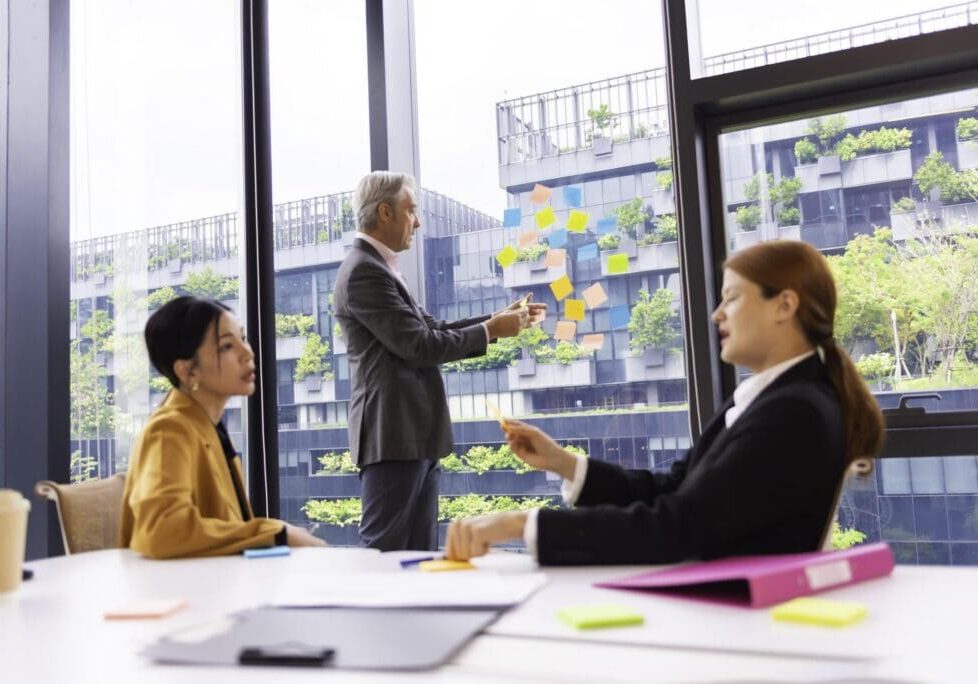 Business team in a creative meeting, collaborating and sharing ideas using colorful notes on a glass wall. A modern teamwork setting showing brainstorming, innovation, and planning in office
.teamwork concepts.